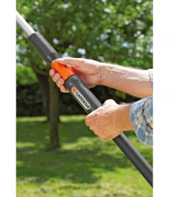 GARDENA Akku-Teleskop-Hochentaster TCS 20/18V P4A Set -Gardena Verkäufe 6725873 WE DE 001 GardenaAkkuTeleskopHochentaster