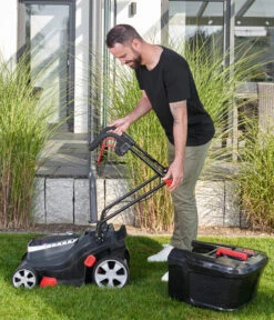 AL-KO Akku-Rasenmäher 3.82 LI Easy, Inkl. 2 Akkus 17 AL-KO Akku-Rasenmäher 3.82 LI Easy, Inkl. 2 Akkus -Gardena Verkäufe 6942536 WE DE 004 AkkuRasenmaeherEasy